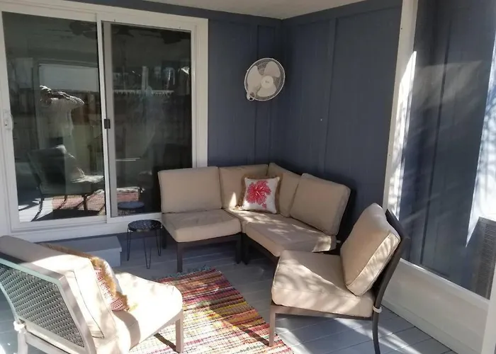 3 Bed, 2 Bath, Waterfront, Dock, Large Driveway