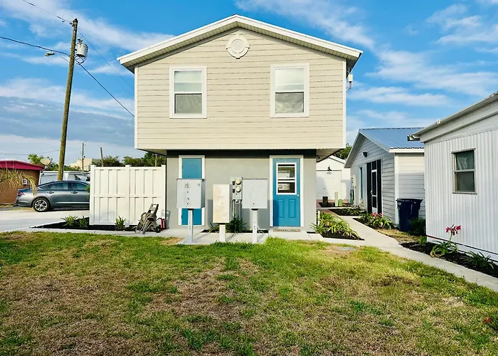 Cottage 34, Coconut Cottage - Dora Canal Court - A Downtown, Waterfront Community