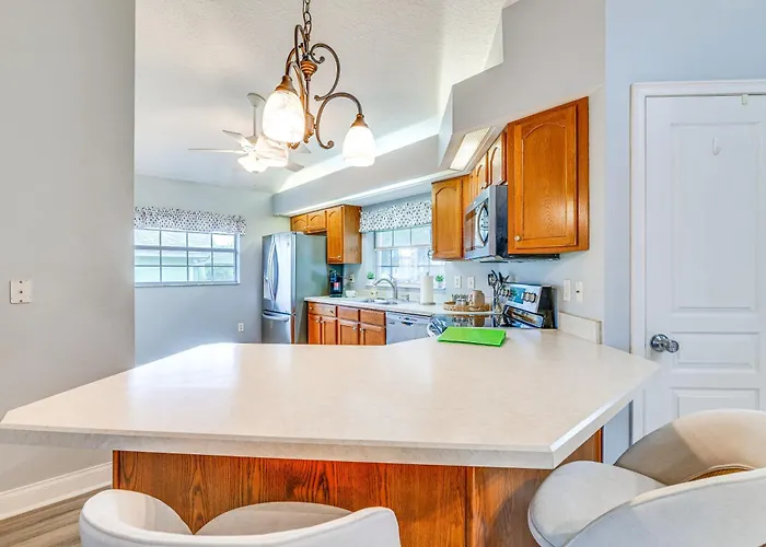 Heart Of Lake County! Family Escape W/ Lanai, Pool